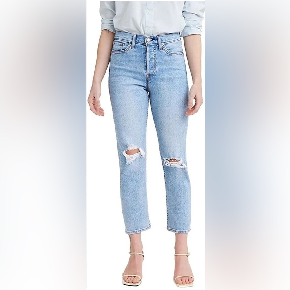 Levi’s Women's Light Blue Distressed Jeans. Size 25/26